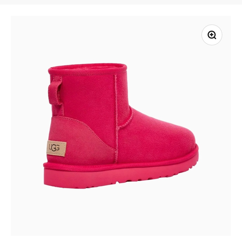 $150 UGG NWOT classic mini II boots Sz 8 women’s